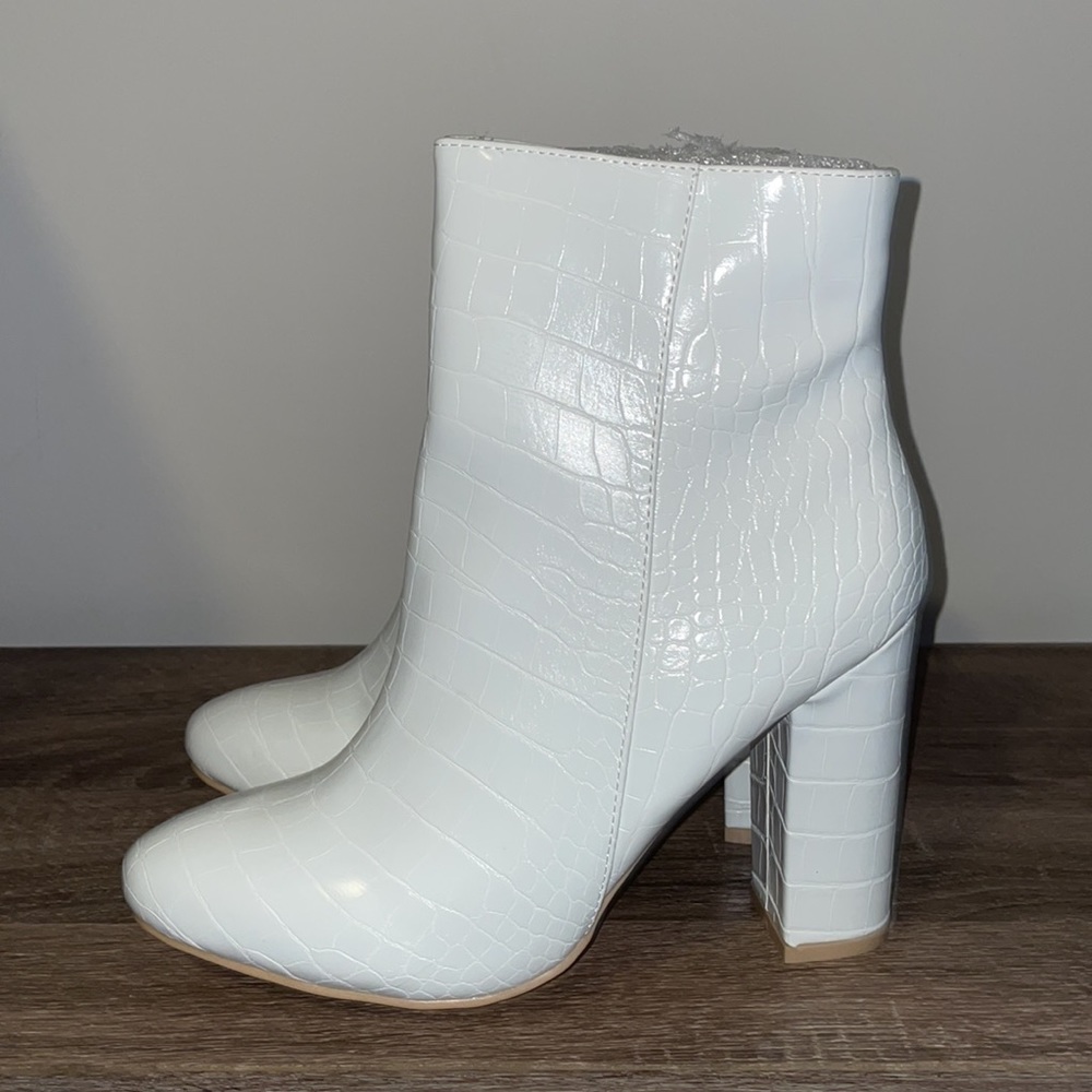White croc PRETTY LITTLE THING BOOTIES